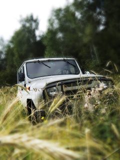 УАЗик в траве обои