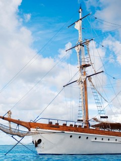 Белый парусник обои