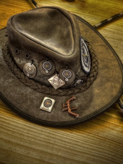 Шляпа и стрелы обои