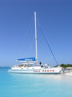 Яхта в голубой лагуне обои