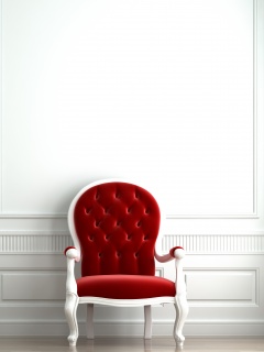 красное кресло в белой комнате обои