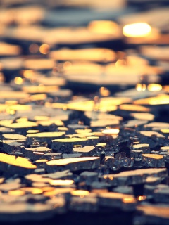 Битое стекло в лучах солнца обои