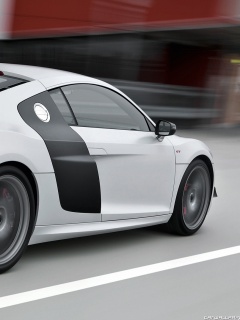 Audi R8 на скоростной трассе обои