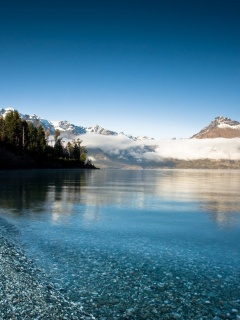 Озеро в предгорье обои