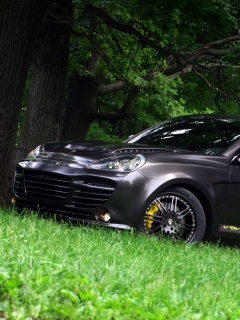 Концепт внедорожника в лесу обои