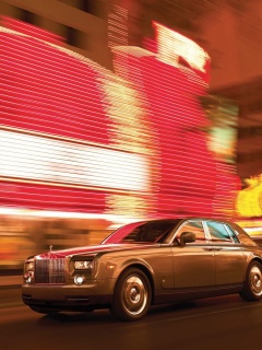Rolls-Royce Phantom едет через город обои