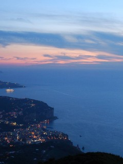 Городок у моря обои