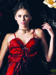 Женщина в красном платье обои