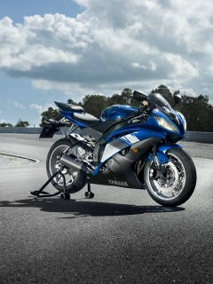 Yamaha R6 на трассе обои