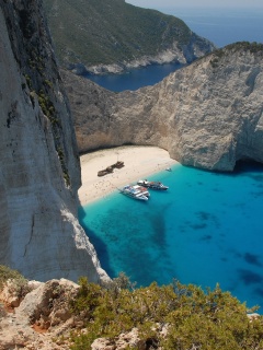 Яхты в бухте обои