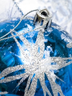 Синий елочный шар обои