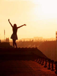 Девушка на крыше обои