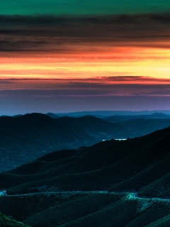 Дорога спускается с гор в долину обои