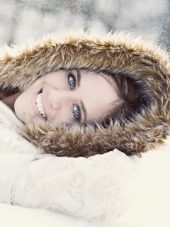 Девушка в снегу обои