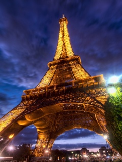 Вид снизу на Эйфелеву башню обои