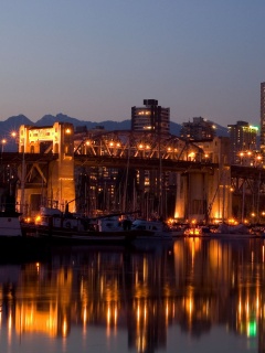 Мост и катера на закате обои