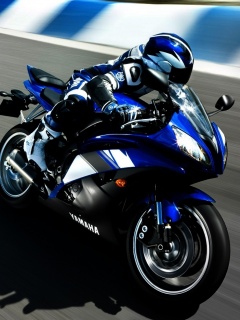 Мотоциклист на трассе обои