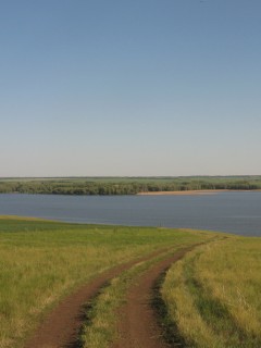Дорога спускается к воде обои