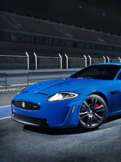 Синий спорткар на гоночном треке обои