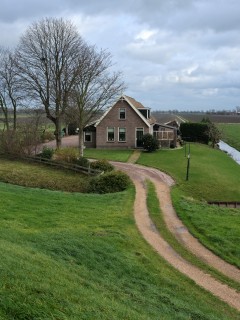 Дом в поле обои