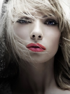 Девушка с красными губами обои