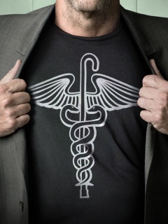 Футболка со змеями и тростью обои