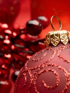 Красная ёлочная игрушка обои