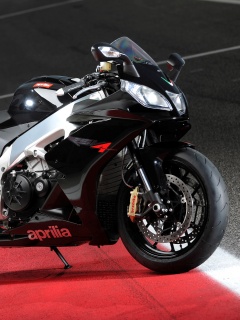 Aprilia на треке обои