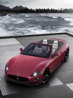 Мазерати на берегу моря обои