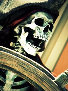 Скелет пирата за штурвалом обои