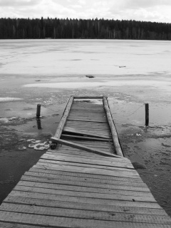 Пирс на замерзшем озере обои