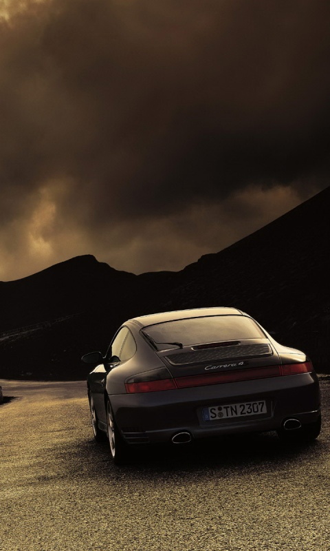 Черный Порше на горной дороге обои