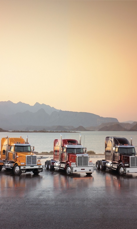 Тягачи на фоне озера обои