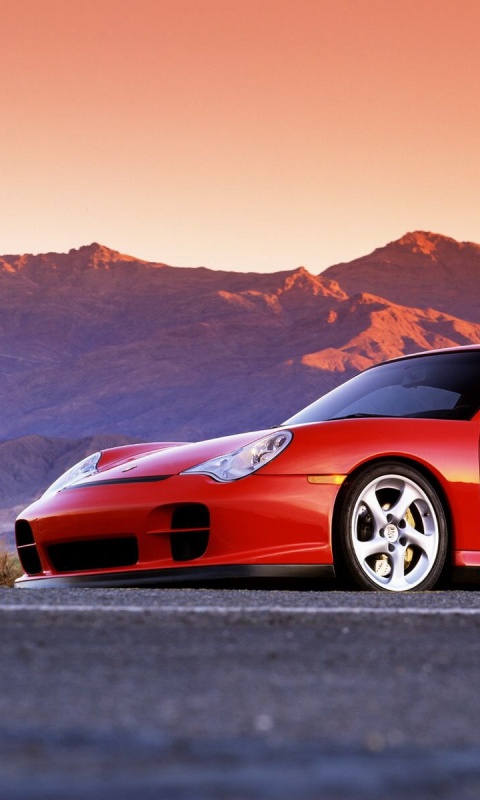 Красный Порше на фоне гор обои