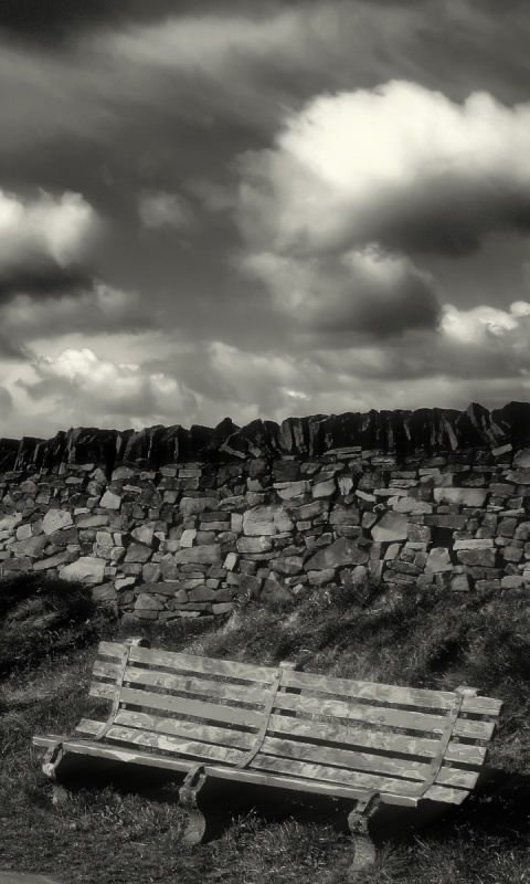 Скамейка у дороги обои