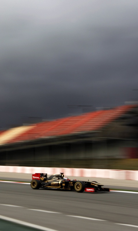 Болид на треке обои