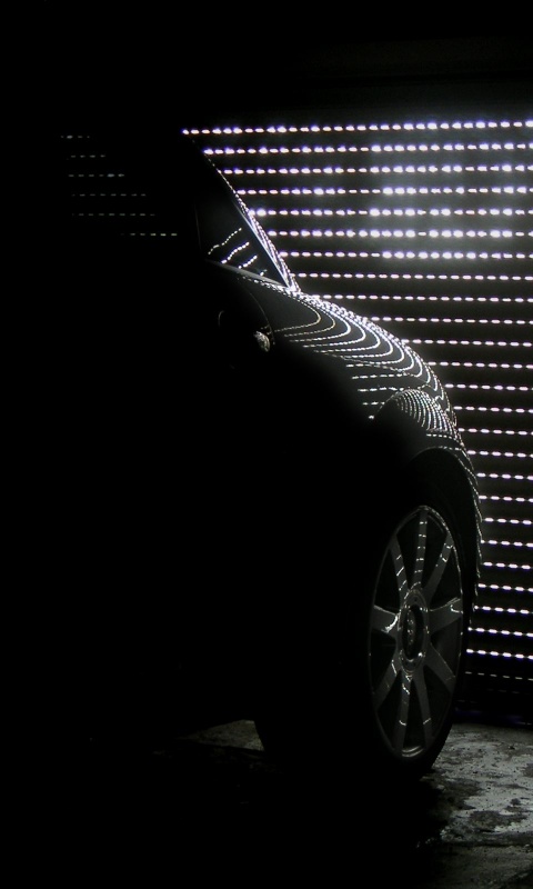 Машина в закрытом гараже обои