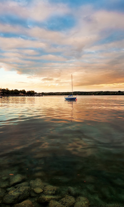 Яхта на озере обои