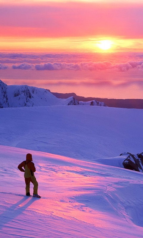 Путешественник в горах обои