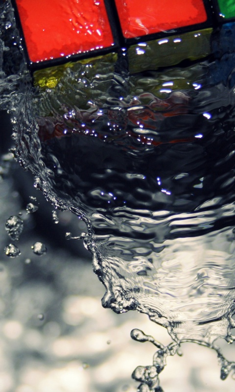 Кубик рубика в воде обои