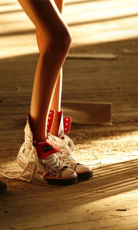 Ножки в кедах обои