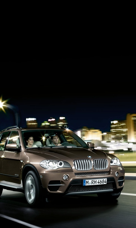 Пара в BMW X5 обои