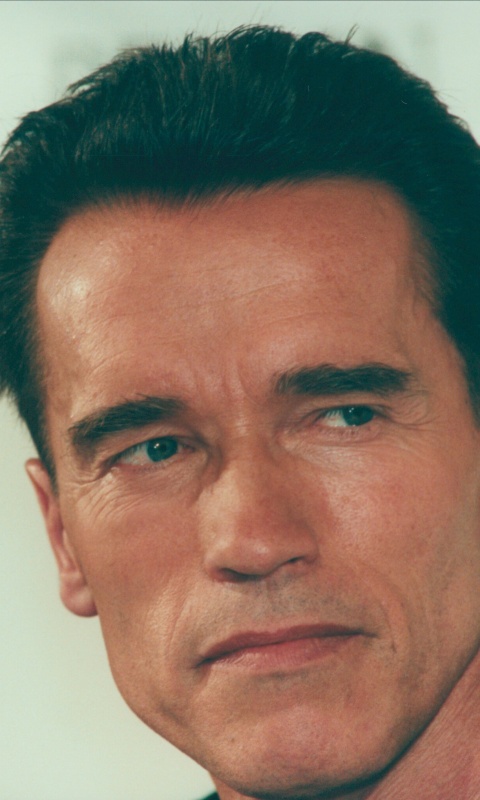 Арнольд Шварцнеггер с сигарой обои