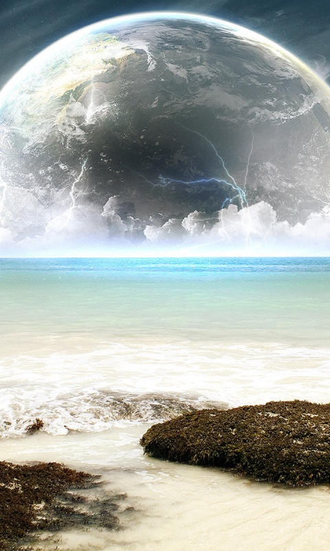 Огромная луна над океаном обои