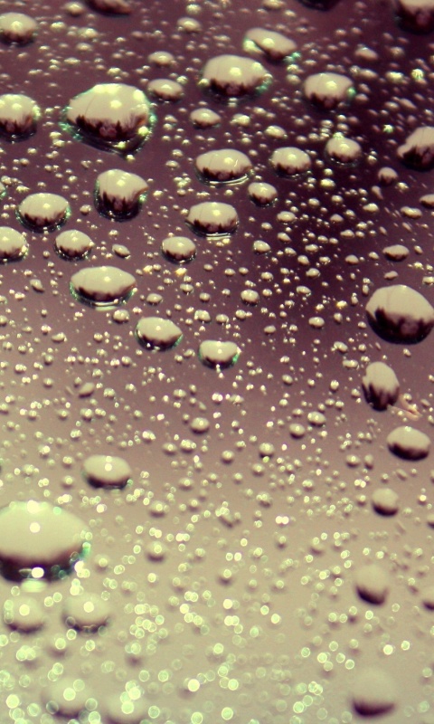 Капли воды на поверхности стекла обои