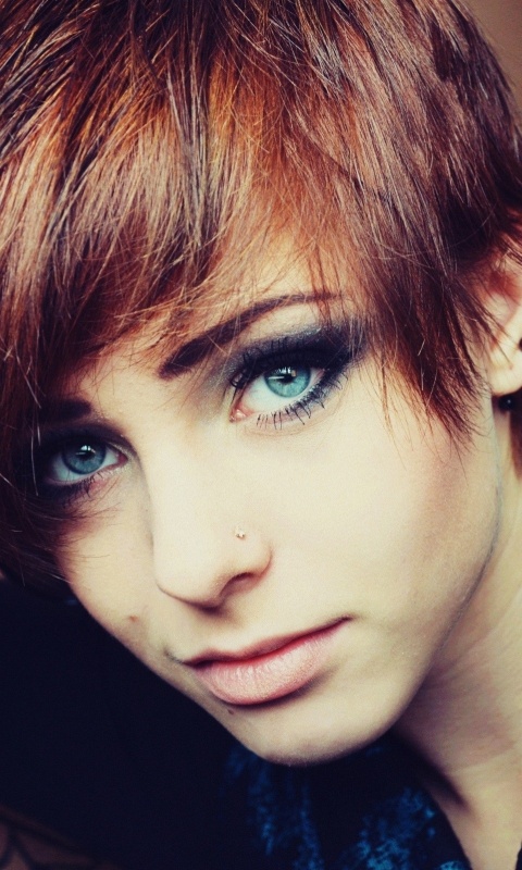 Выразительный взгляд голубых глаз обои