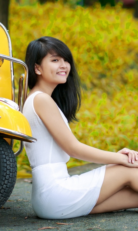 Девушка и мопед обои