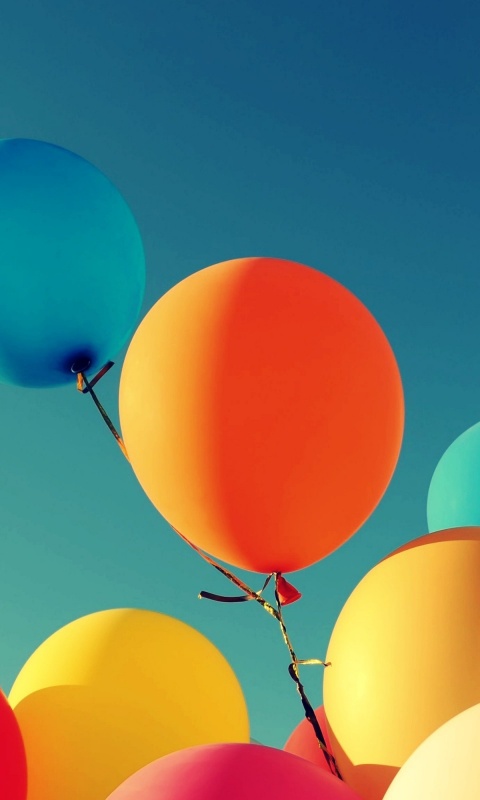 Разноцветные воздушные шарики обои
