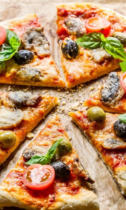 Сочная пицца с томатами и пармезаном обои