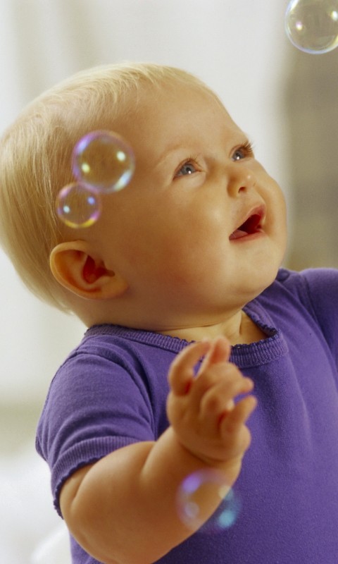 Игра с мыльными пузырями обои